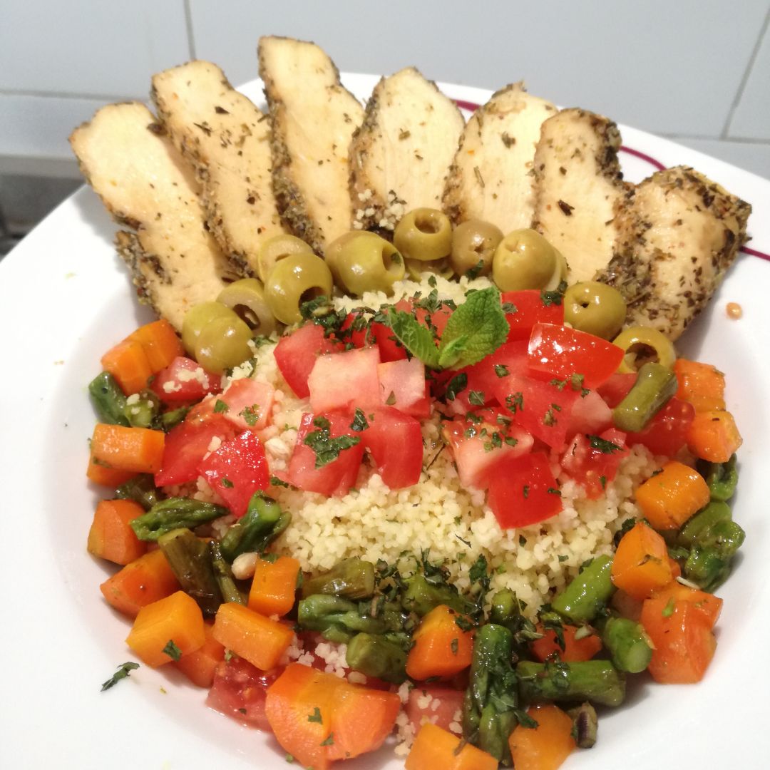 Cous cous con pollo a baja temperatura.