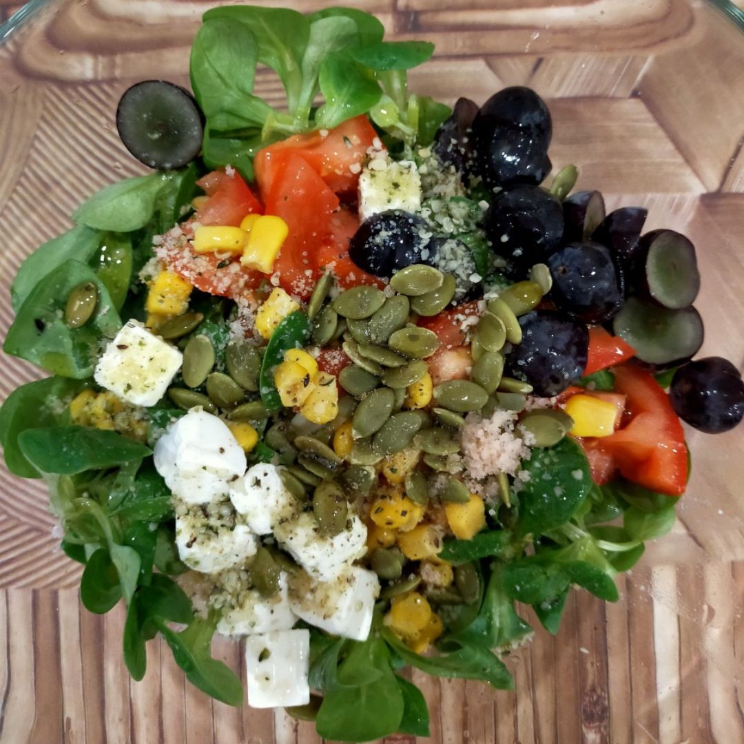 Ensalada de canónigos variada Ensalada de canónigos variada