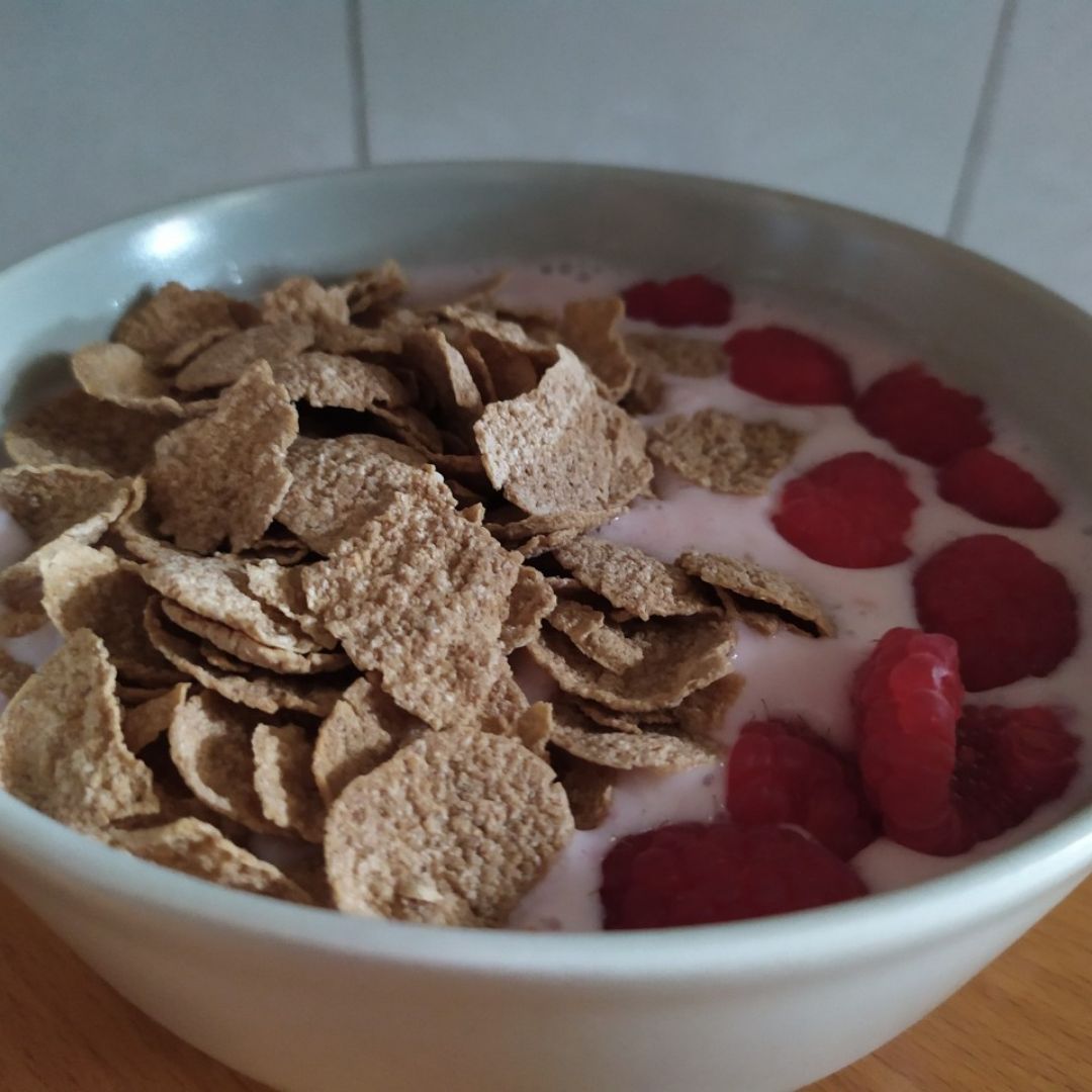 Batido de yogurt + fruta + espelta Batido de yogurt + fruta + espelta