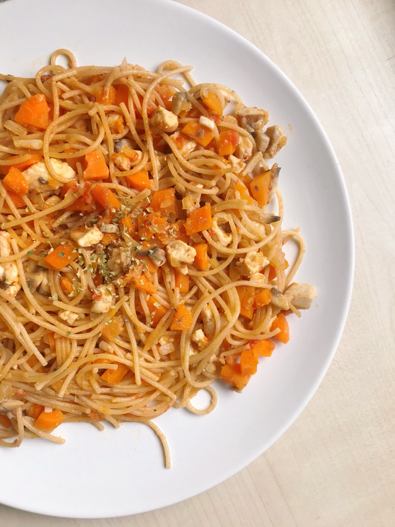 Espaguetis a la ‘’boloñesa’’ con verduras y pollo 🍝