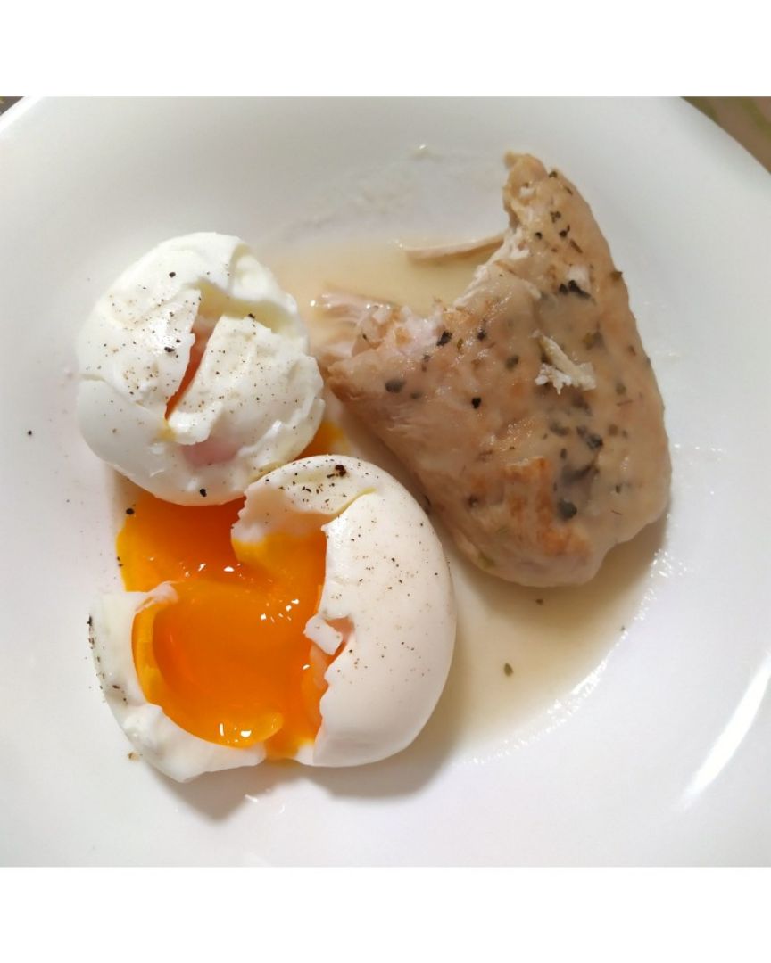 Pavo guisado con huevos mollet 🦃🍳 Pavo guisado con huevos mollet 🦃🍳