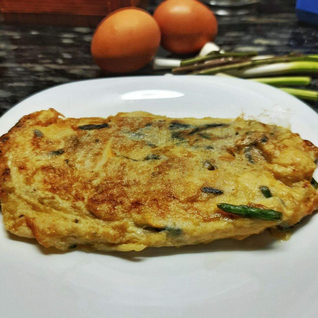 TORTILLA DE ESPÁRRAGOS Y AJOS TIERNOS TORTILLA DE ESPÁRRAGOS Y AJOS TIERNOS