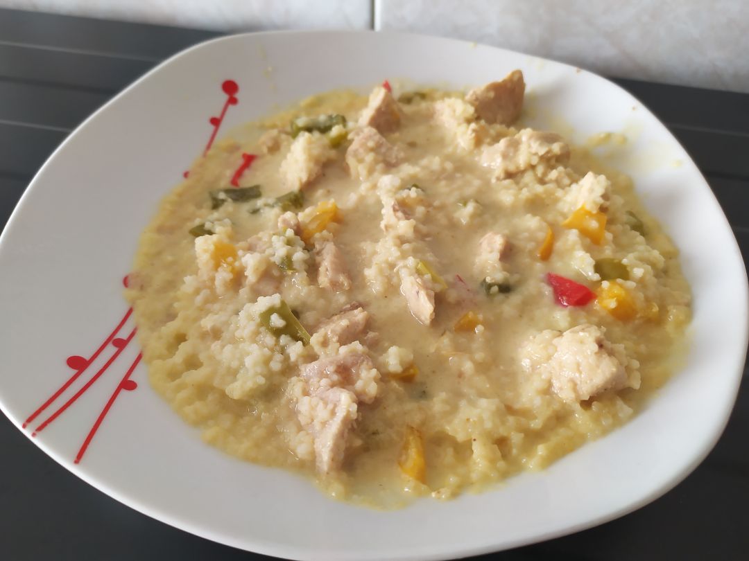 Pollo al curry con cous-cous Pollo al curry con cous-cous