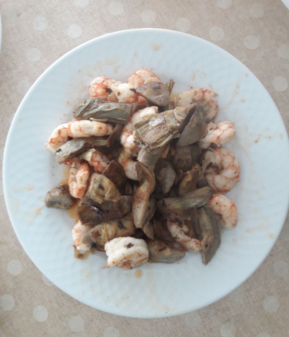 Salteado de alcachofas y langostinos Salteado de alcachofas y langostinos