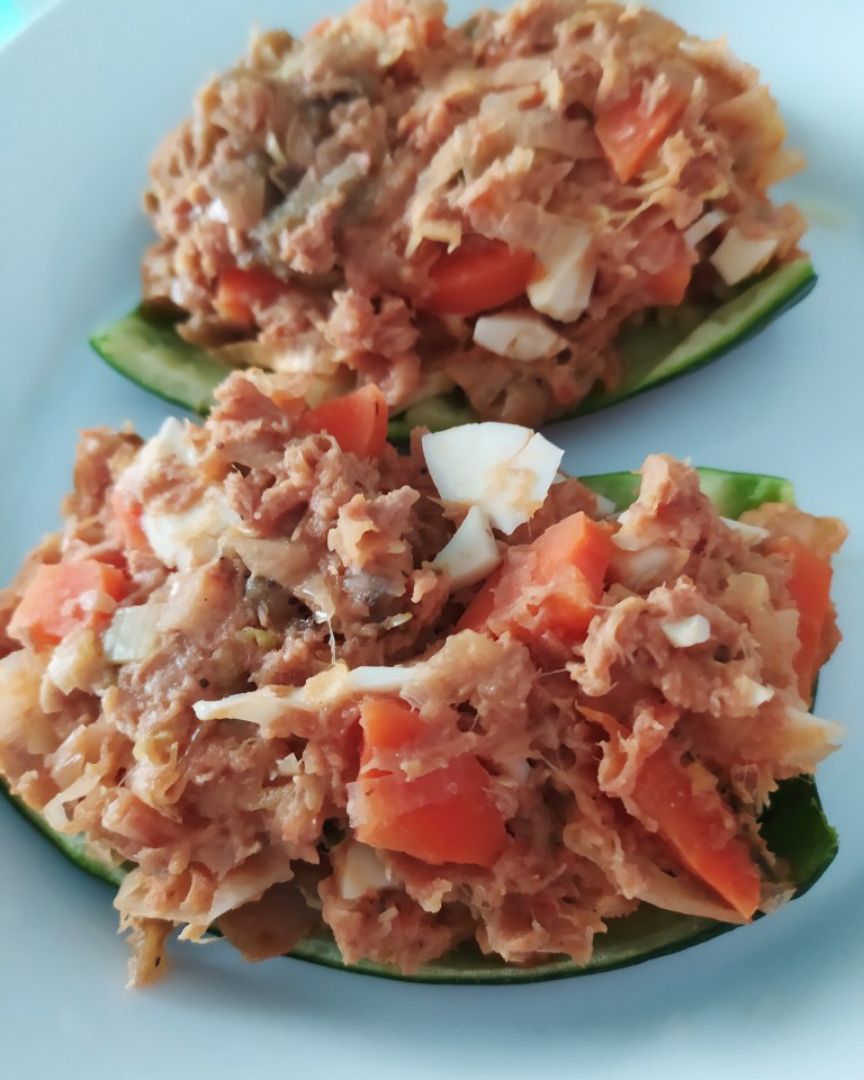 Calabacín relleno de atún y huevo