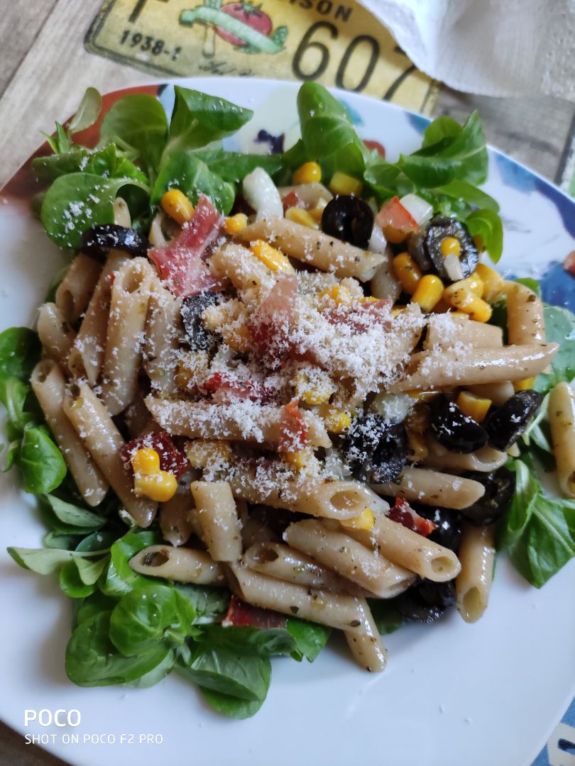 Ensalada de canónigos con pasta Ensalada de canónigos con pasta