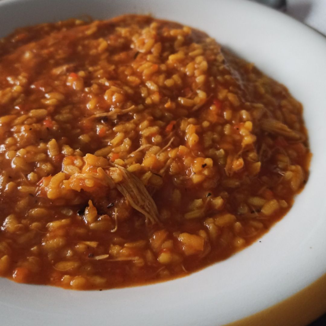 Arroz con pollo caldoso