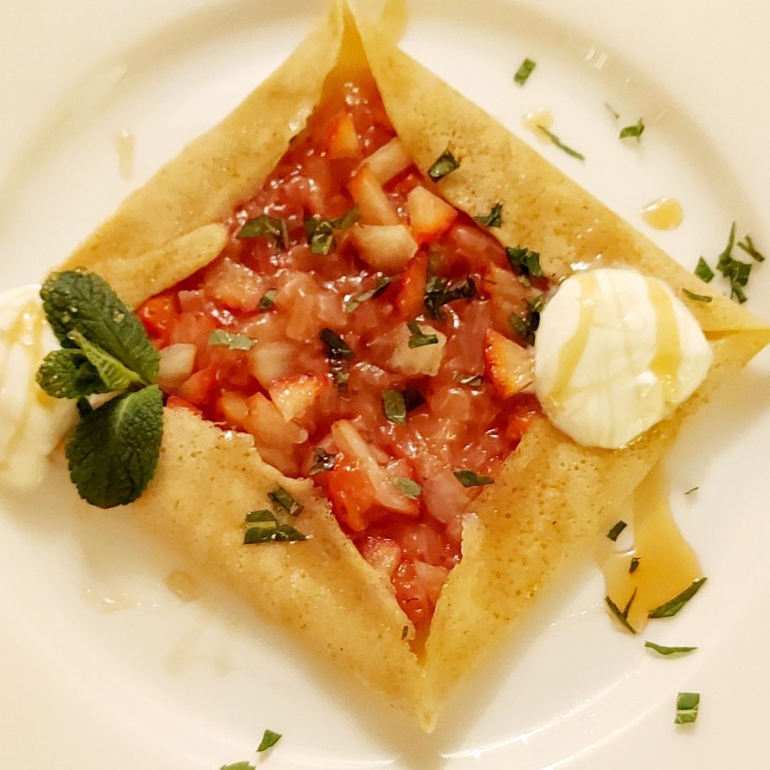 Crepe con fresas, yogur y miel Paso 4 Crepe con fresas, yogur y miel Paso 4