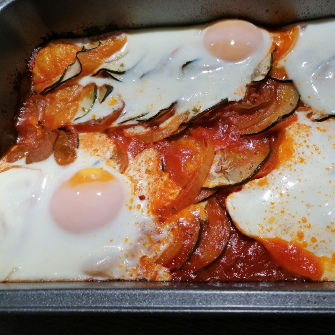 Ratatouille de calabacin y tomate con huevo al horno Ratatouille de calabacin y tomate con huevo al horno