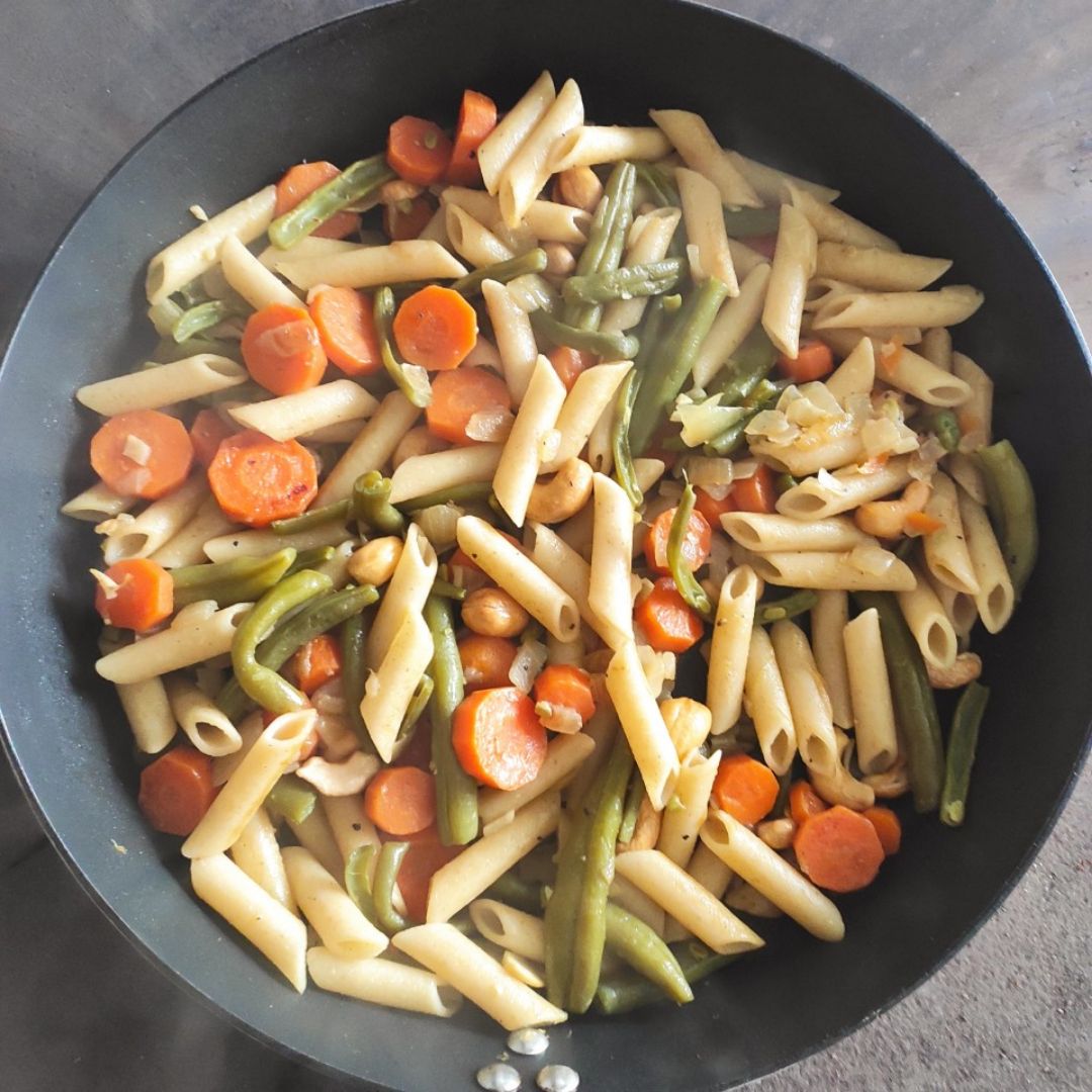 Pasta integral con judías y zanahorias Pasta integral con judías y zanahorias