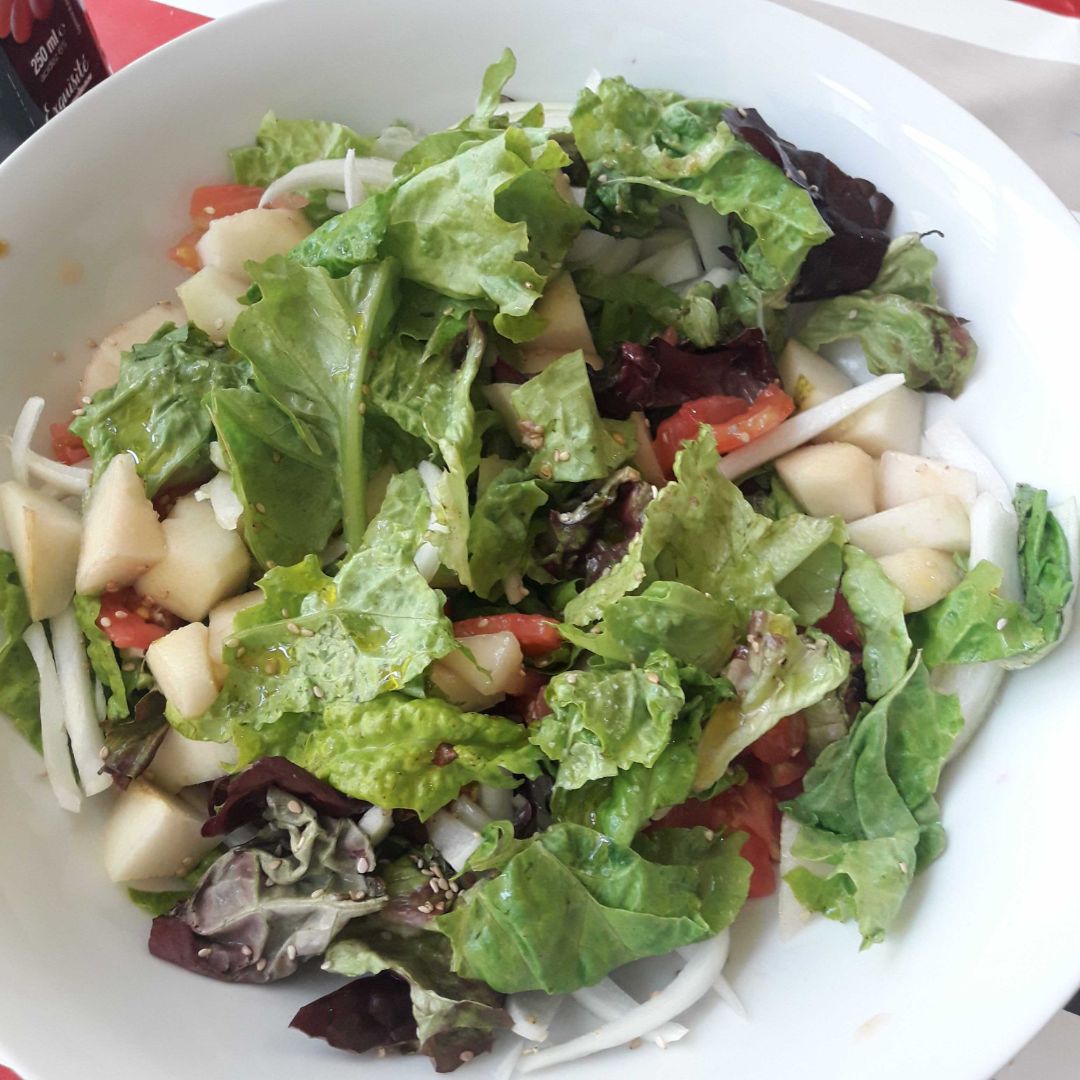 ensalada con pera y sesamo ensalada con pera y sesamo