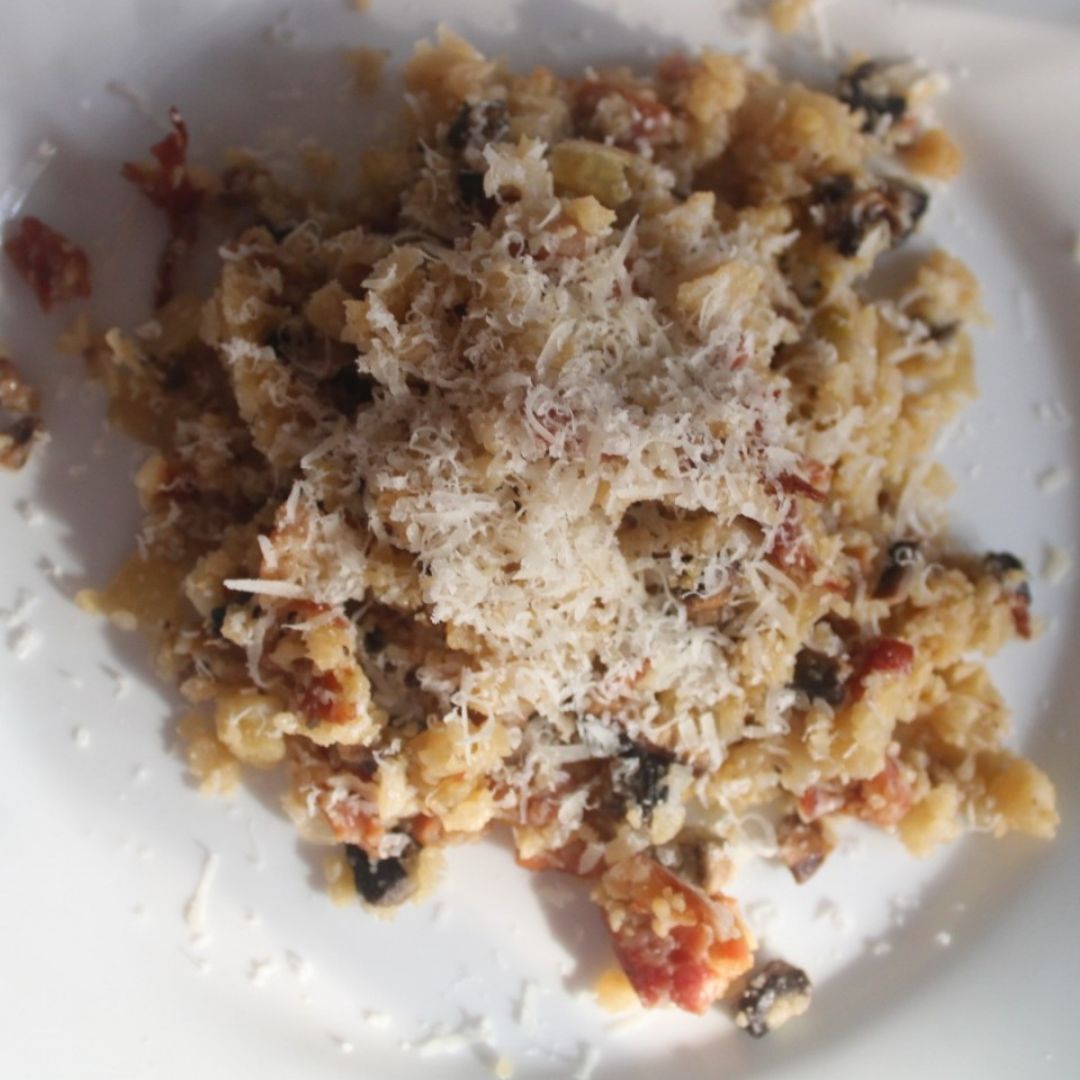 Falso arroz de coliflor con champi帽ones y jam贸n Falso arroz de coliflor con champi帽ones y jam贸n