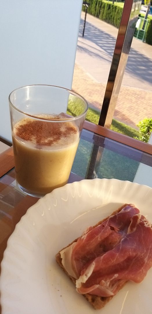 Batido de bebida de arroz, platano y dátiles 😋 Batido de bebida de arroz, platano y dátiles 😋
