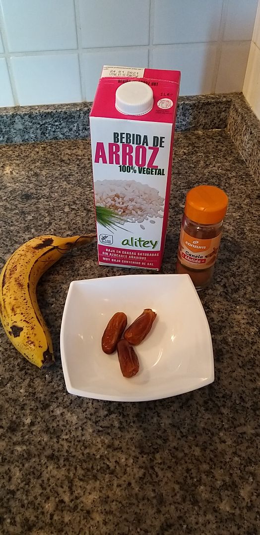 Batido de bebida de arroz, platano y dátiles 😋 Paso 0 Batido de bebida de arroz, platano y dátiles 😋 Paso 0