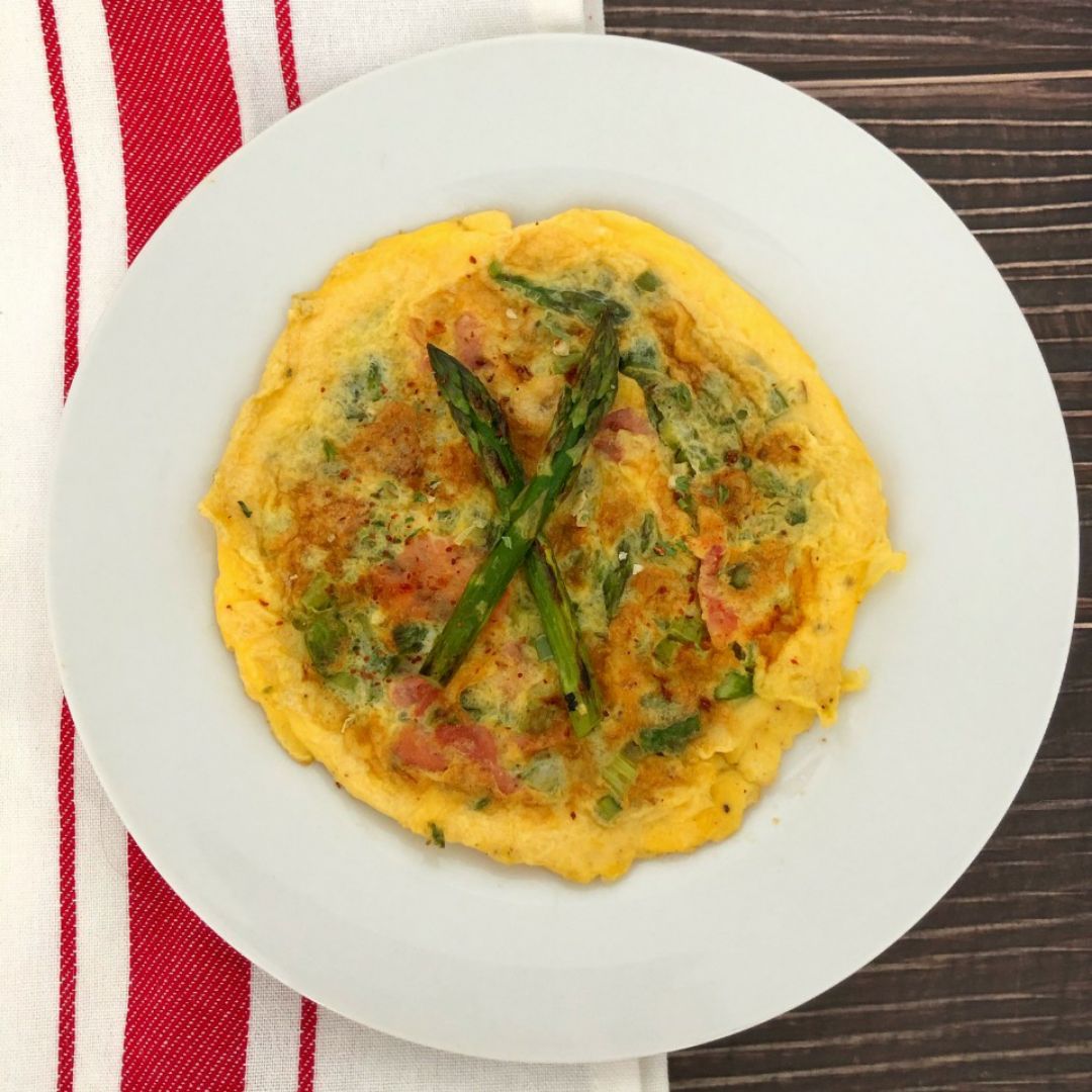 Tortilla de espárragos y jamón serrano 🥚🍳🍖 Tortilla de espárragos y jamón serrano 🥚🍳🍖