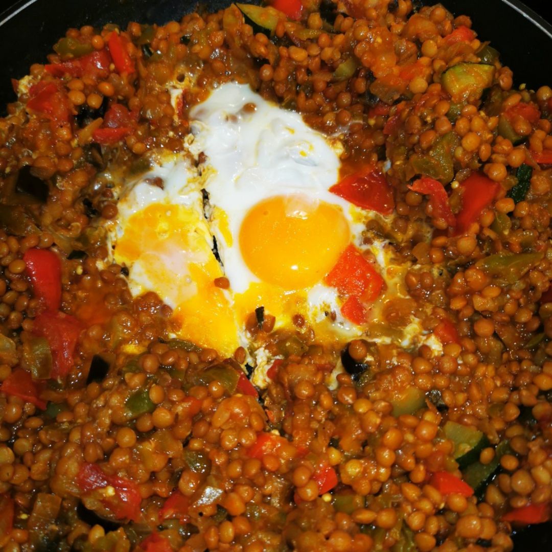 Lentejas salteadas con huevo Lentejas salteadas con huevo
