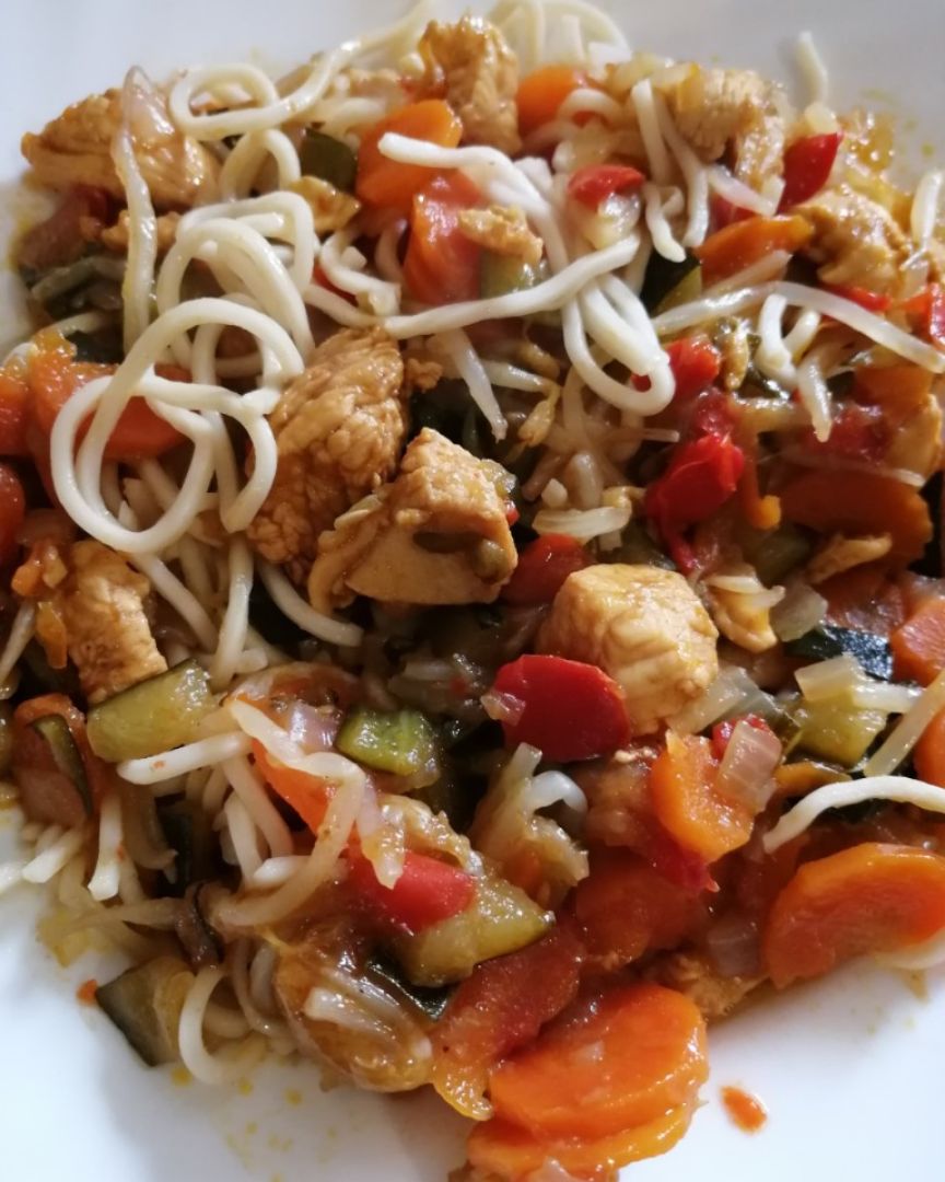 Chop suey con fideos noodles Chop suey con fideos noodles