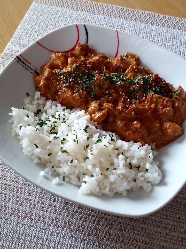 Pollo indio al curry con arroz Pollo indio al curry con arroz