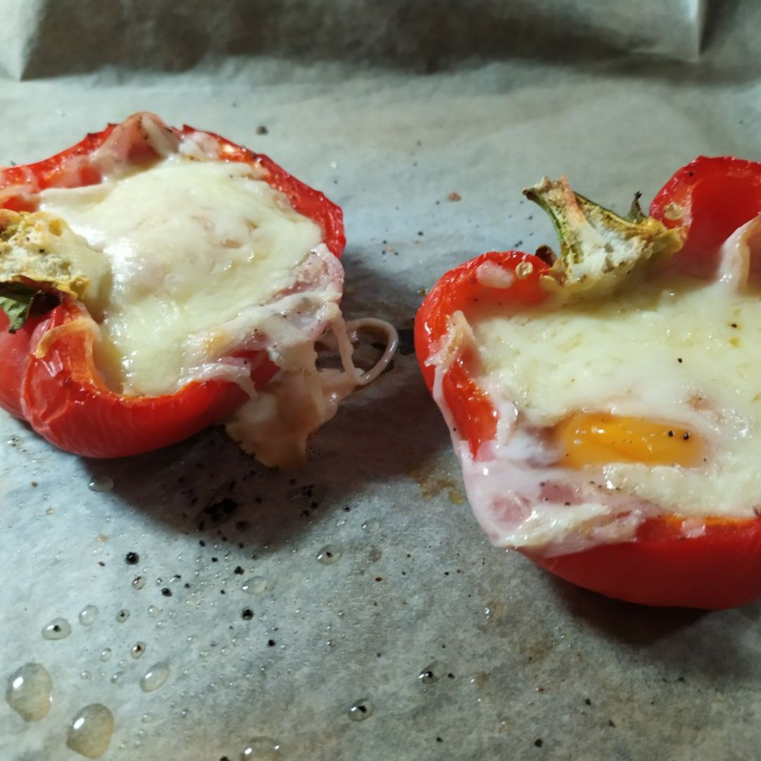 Pimientos rellenos de pollo, huevo y mozzarella de Luis Pimientos rellenos de pollo, huevo y mozzarella de Luis