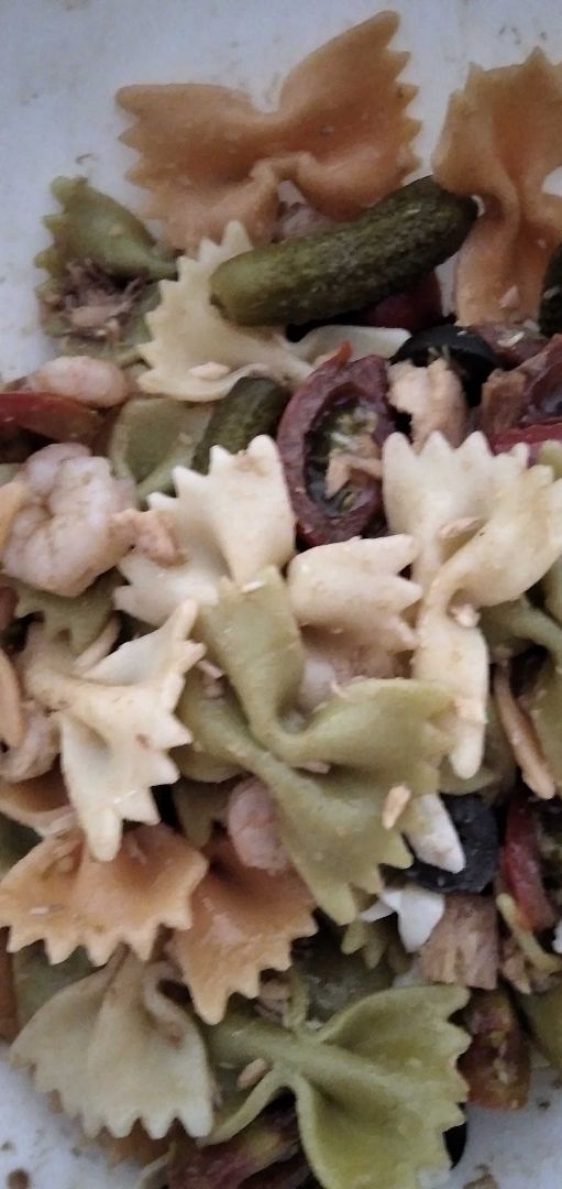Ensalada de pasta con tomate cherry y gambas Ensalada de pasta con tomate cherry y gambas