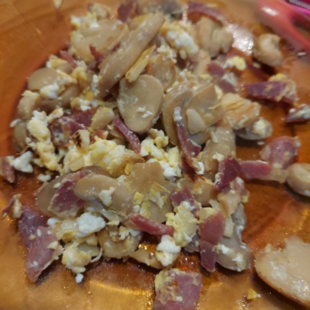 Revuelto de champiñones y jamón serrano