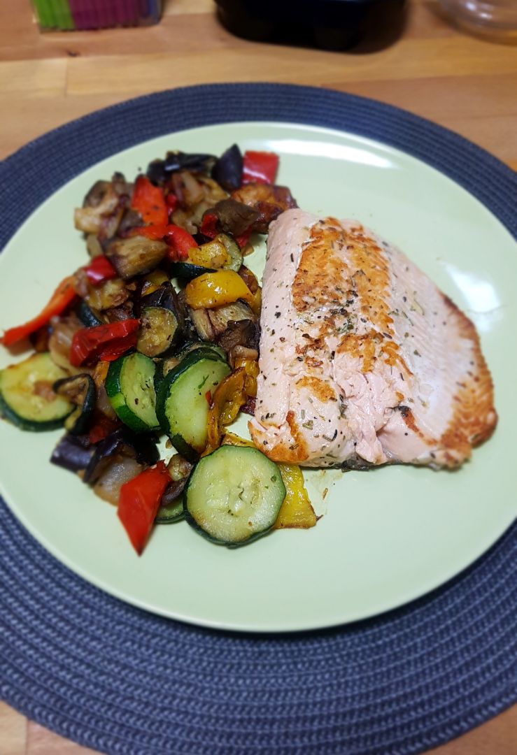 Salmón con verduras