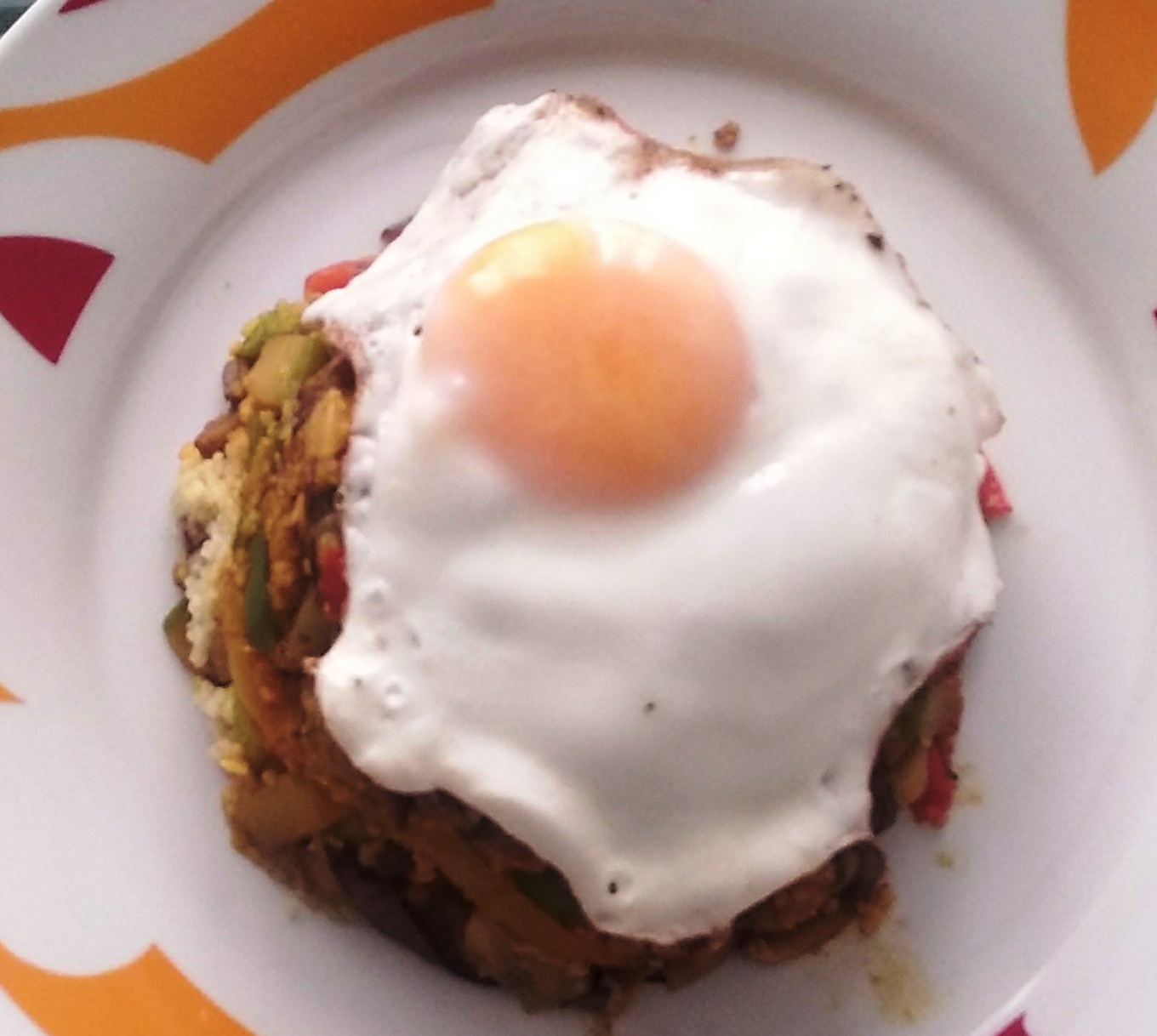 Quinoa con verduras y huevo a la plancha