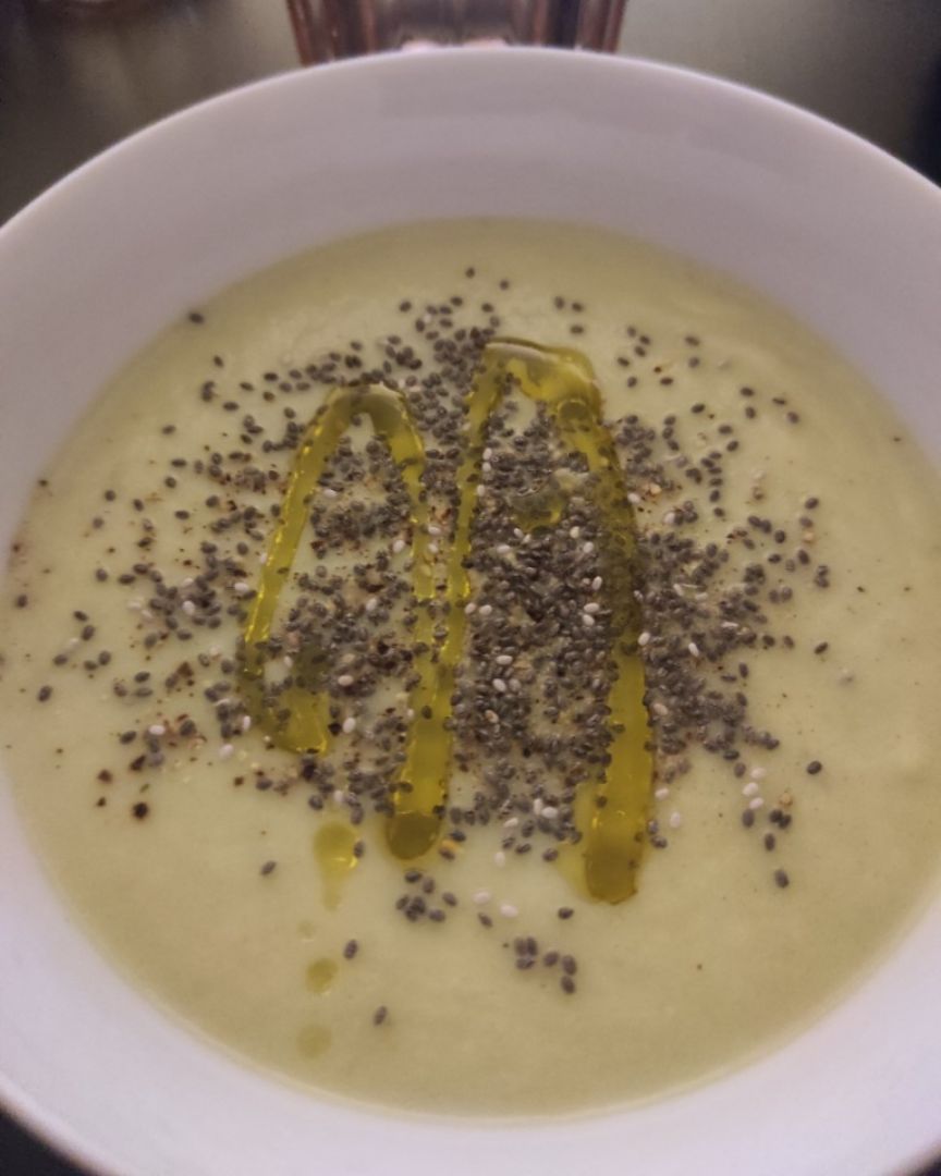 Crema fría de calabacín y aguacate Crema fría de calabacín y aguacate