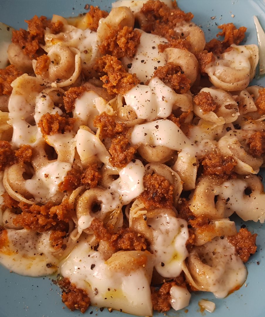 Tortellini con pesto rojo Tortellini con pesto rojo