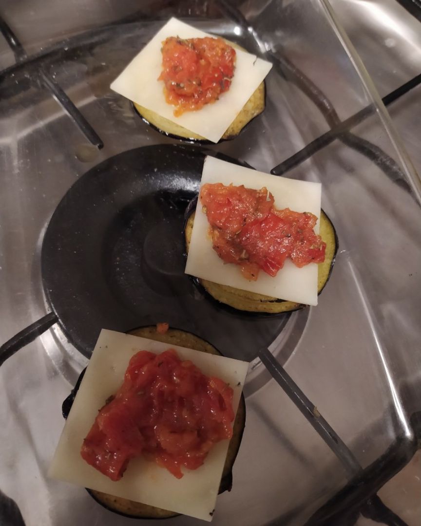 Berenjenas con queso, tomate y hierbas de provenza Paso 4 Berenjenas con queso, tomate y hierbas de provenza Paso 4