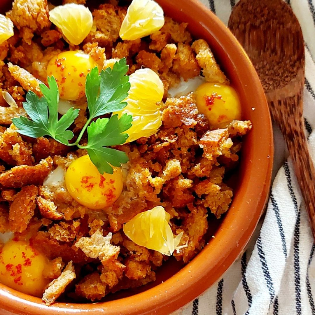 Migas integrales con mandarina y huevos de codorniz Migas integrales con mandarina y huevos de codorniz