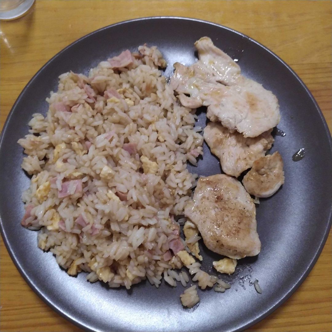 Arroz a las 3 delicias y pollo a la plancha Arroz a las 3 delicias y pollo a la plancha