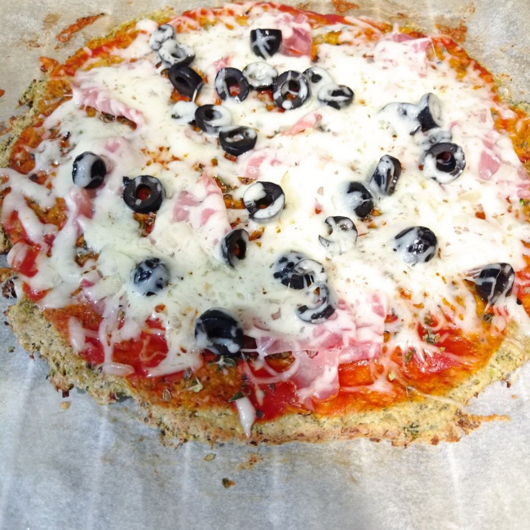 Pizza con base de brócoli Pizza con base de brócoli