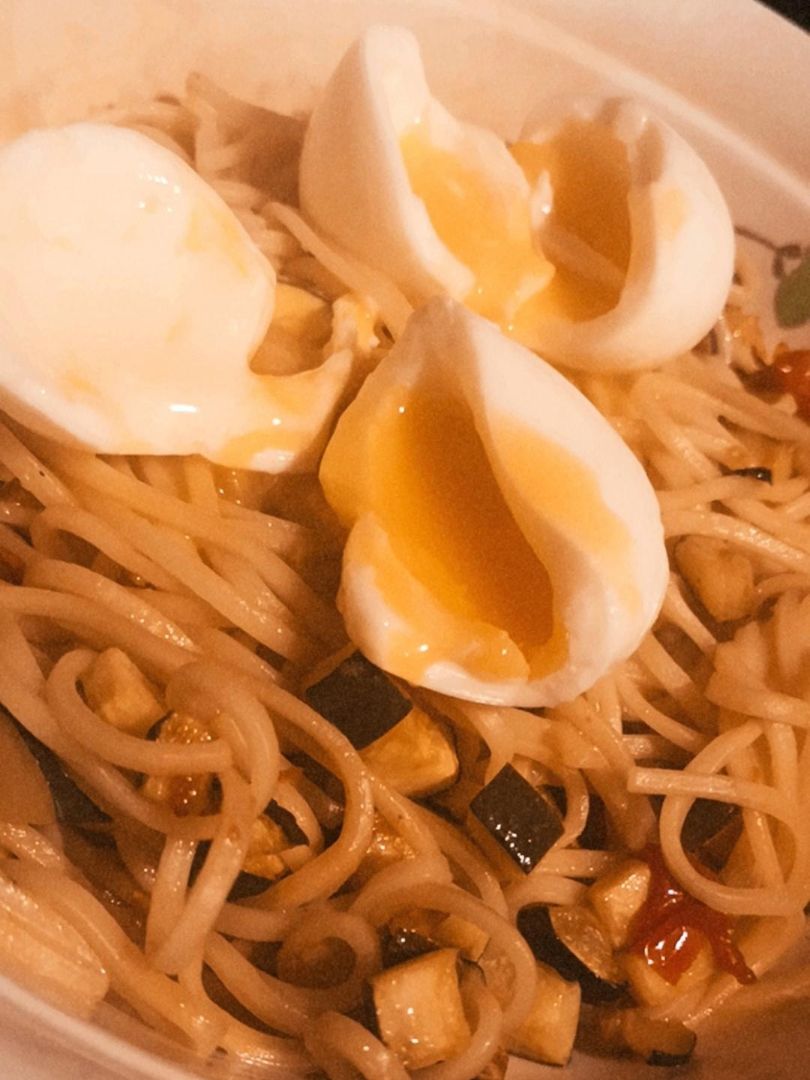 Noodles con huevos, calabacín y tomatitos cherry Paso 3 Noodles con huevos, calabacín y tomatitos cherry Paso 3