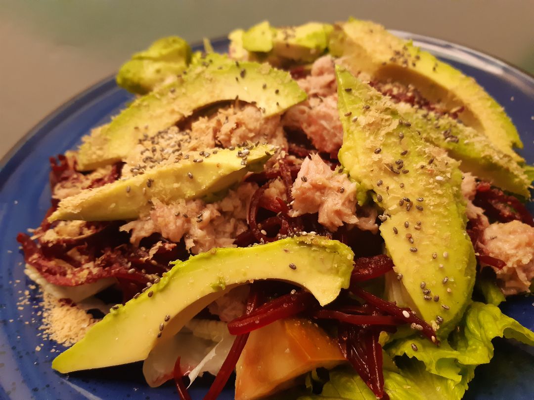Ensalada de aguacate y remolacha