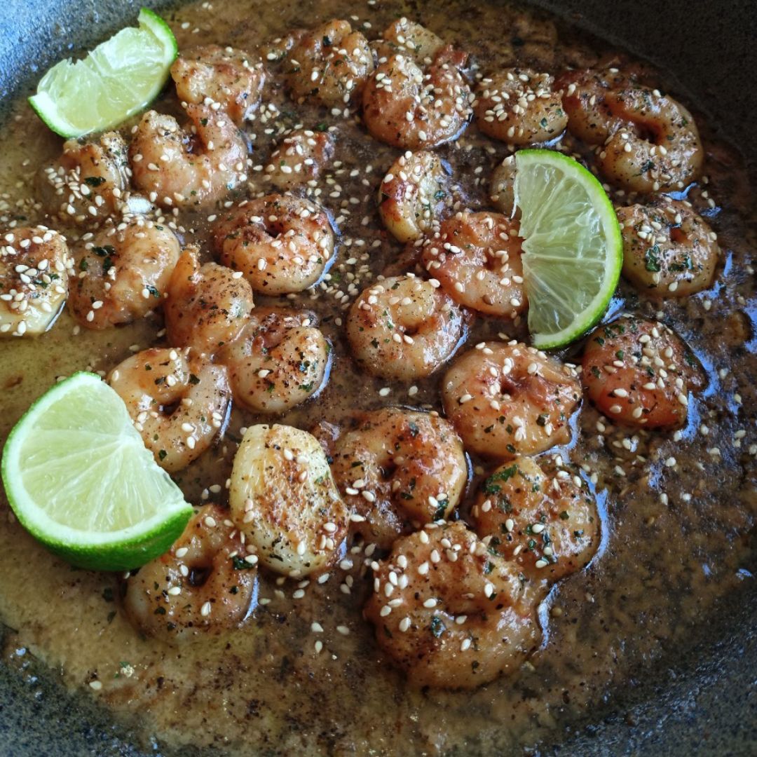 Gambones caramelizados con lima y ajito Gambones caramelizados con lima y ajito