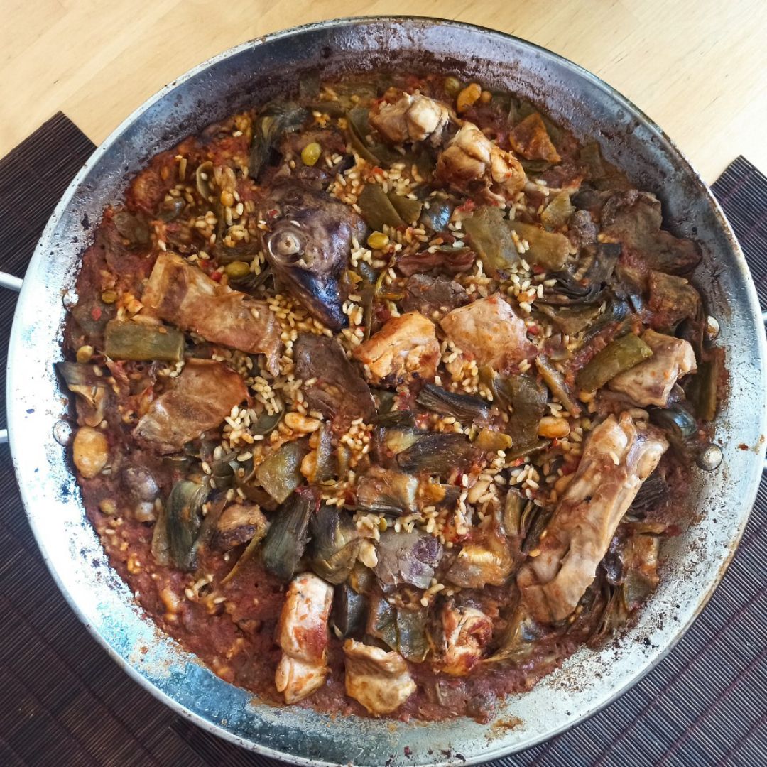 Paella valenciana Paella valenciana