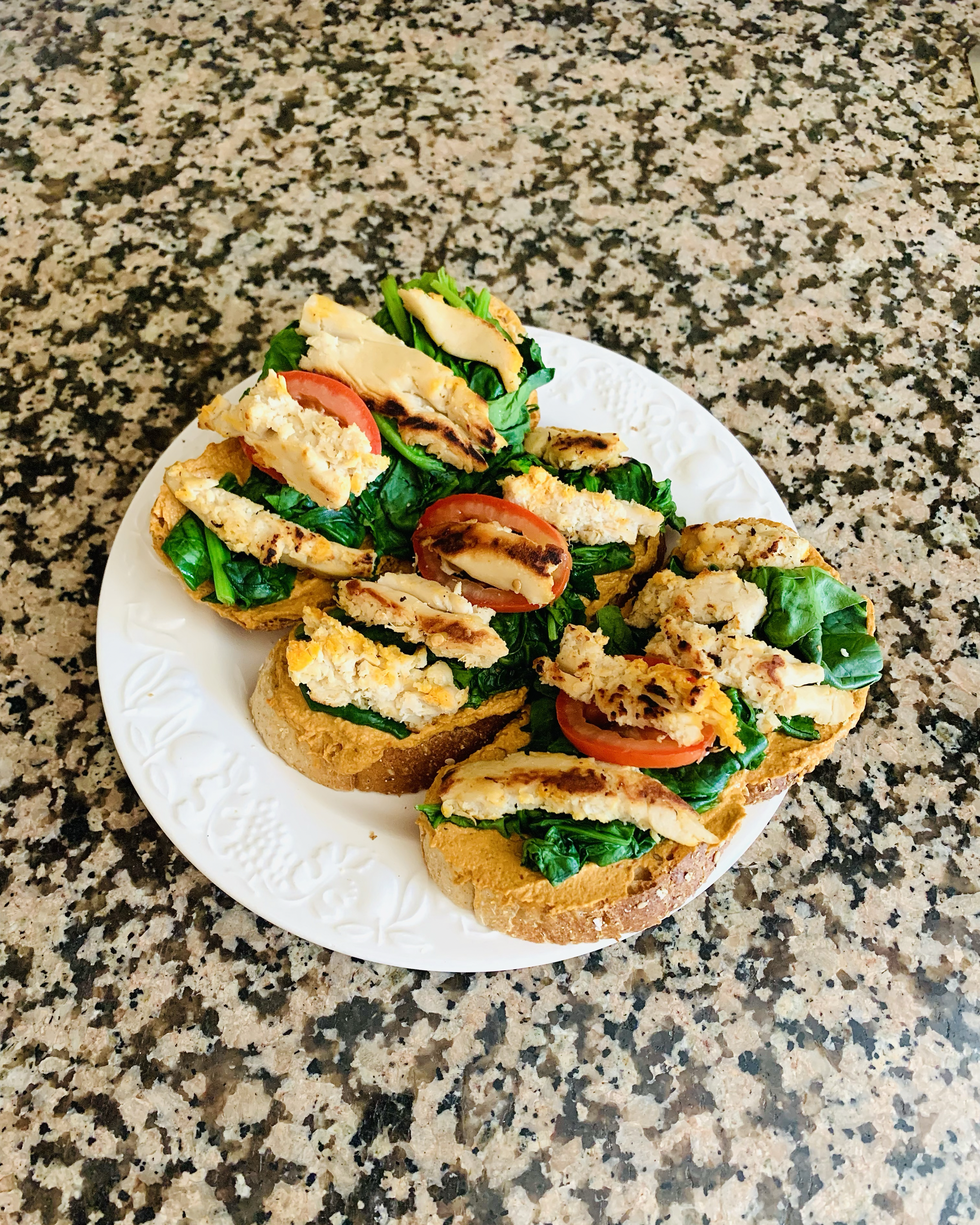 tostadas saladas y vegetales  Paso 1