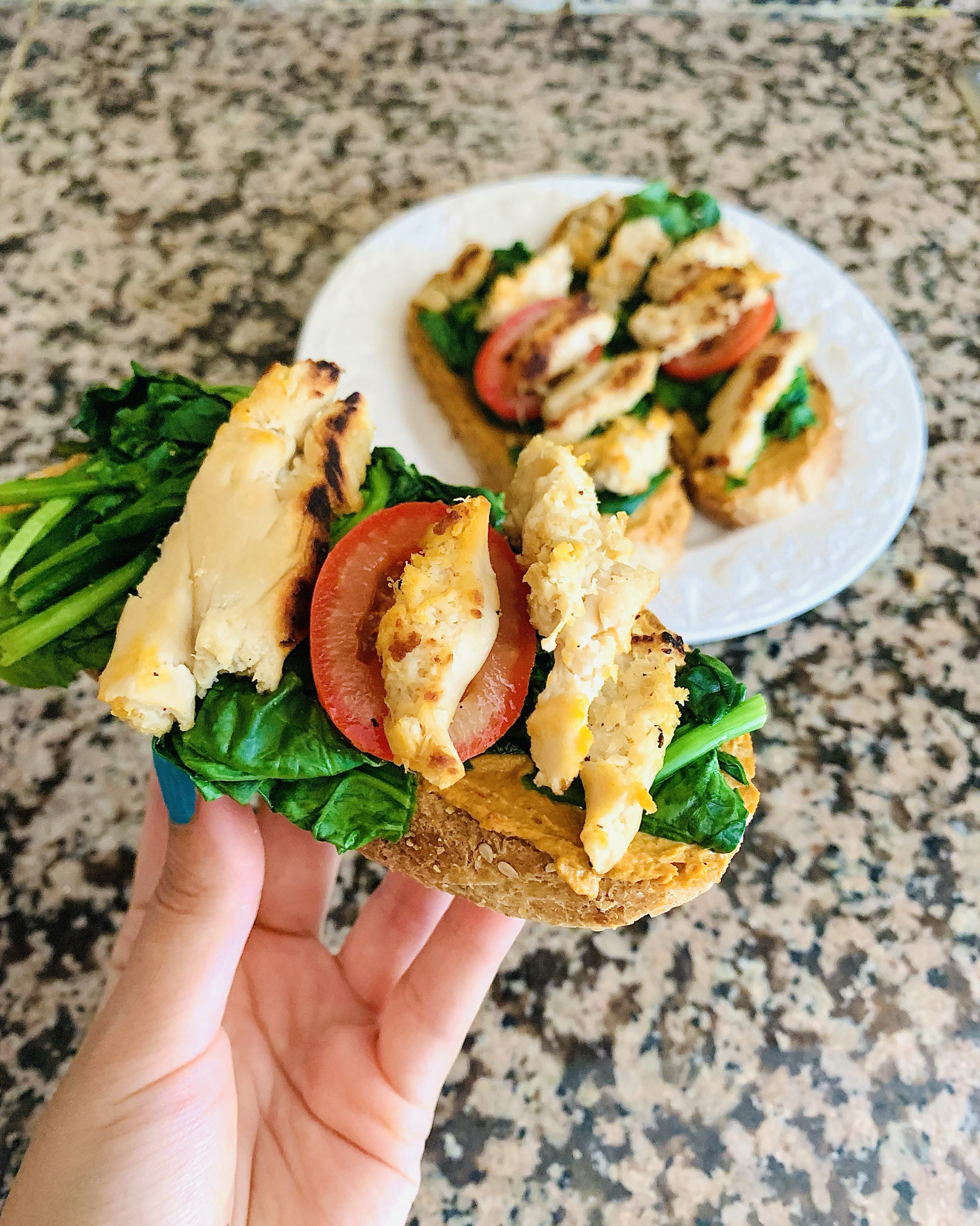tostadas saladas y vegetales  Paso 1