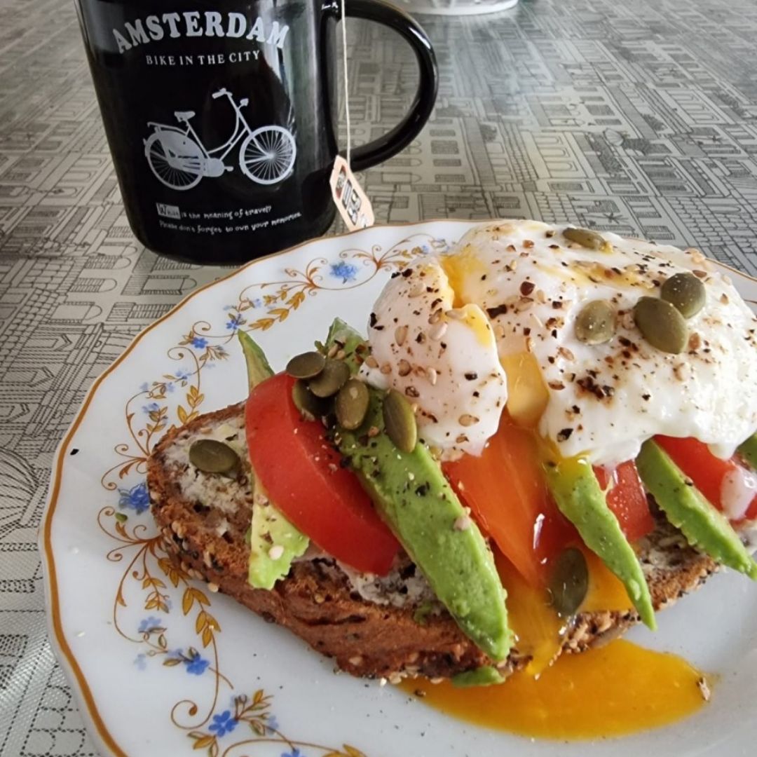 Tostada: huevo, aguacate y tomate🥑🍅 Tostada: huevo, aguacate y tomate🥑🍅