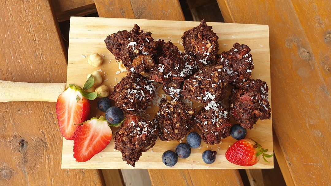 Bombones roca con muesli y fresas Bombones roca con muesli y fresas