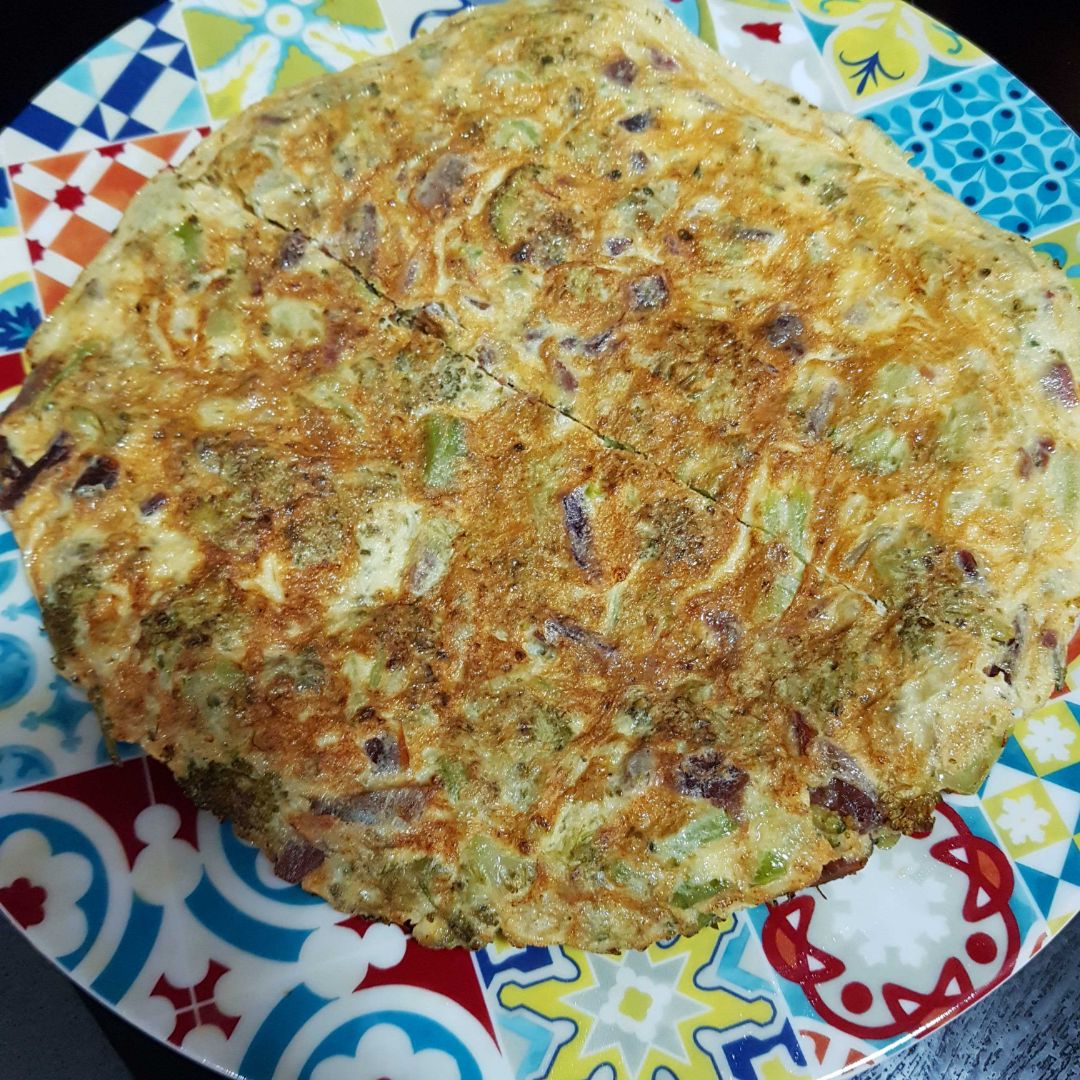 Tortilla de brócoli y jamón serrano Tortilla de brócoli y jamón serrano