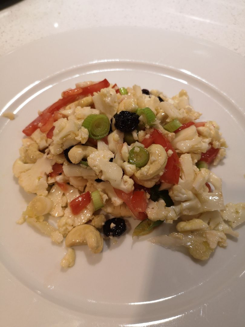 Ensalada de Coliflor, Tomate y Anacardos