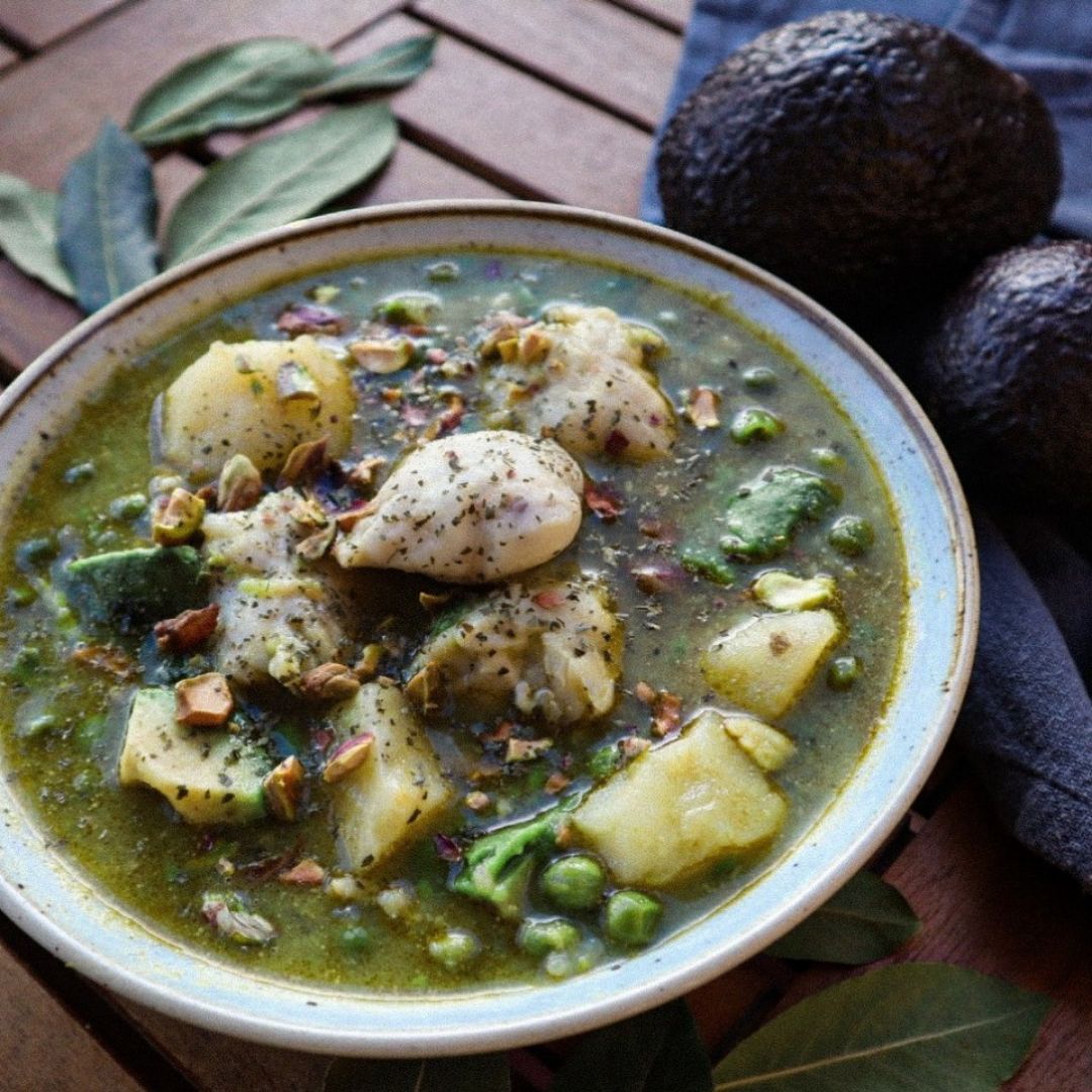 Guiso de merluza, aguacate y guisantes Guiso de merluza, aguacate y guisantes