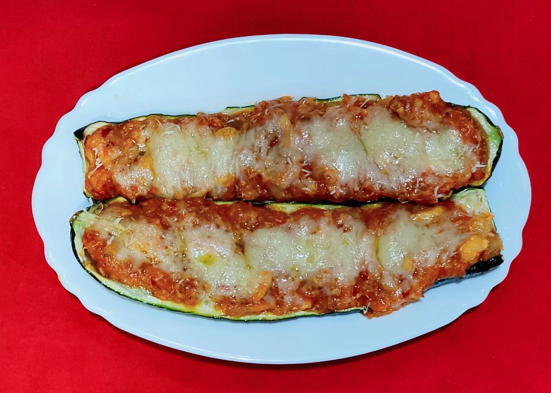 Calabacín relleno de salmón al natural Calabacín relleno de salmón al natural