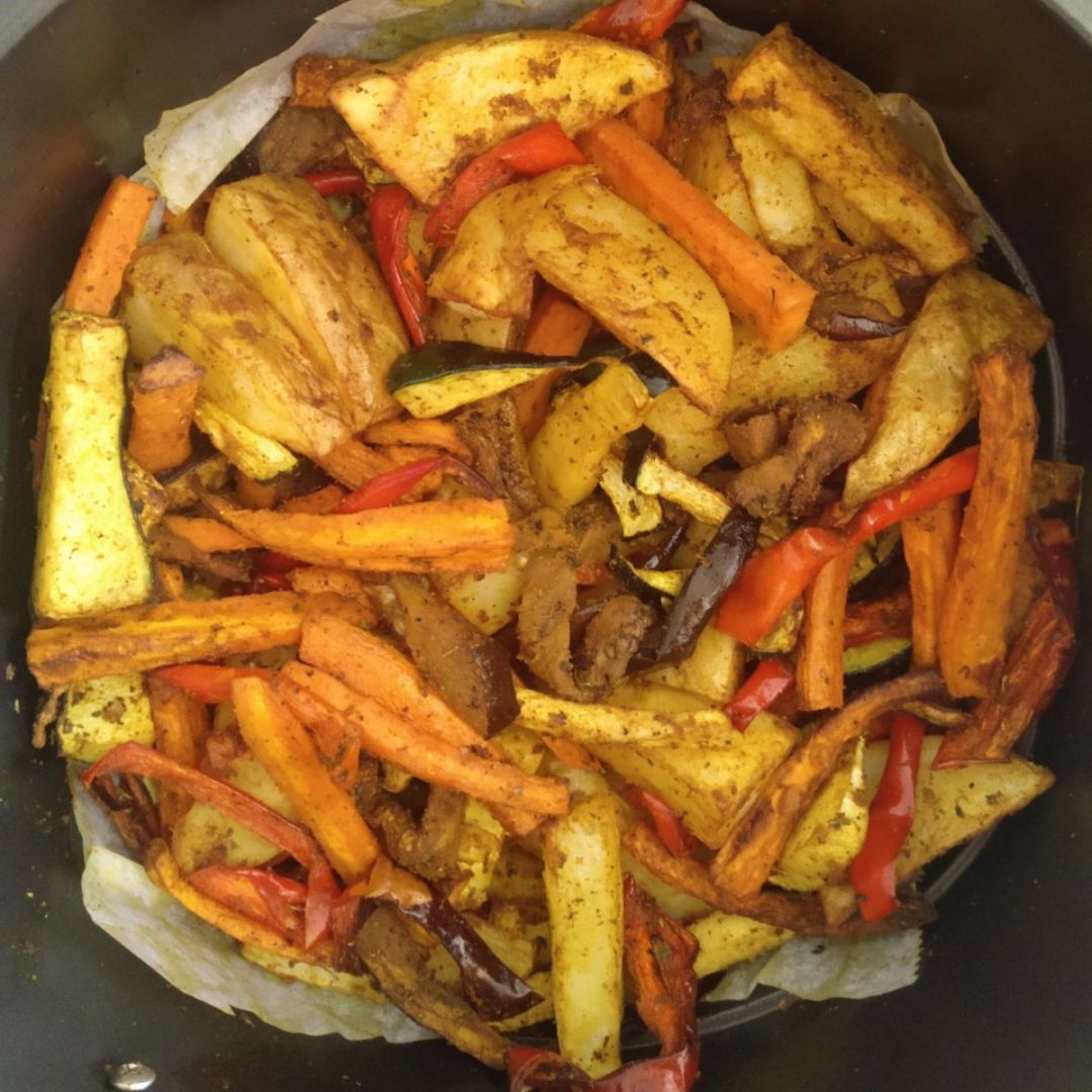 Guarnición de verduras y patatas crujiente (hecho en Airfryer)