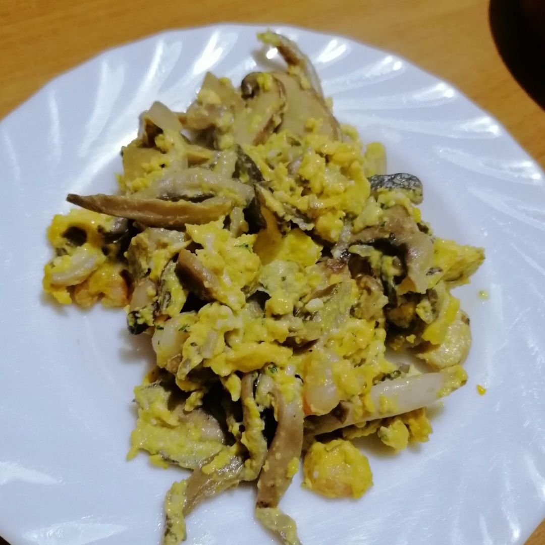 Revuelto de setas y gambas Revuelto de setas y gambas