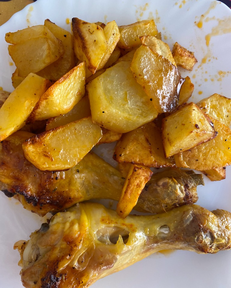 Pollo al horno con patatas Pollo al horno con patatas