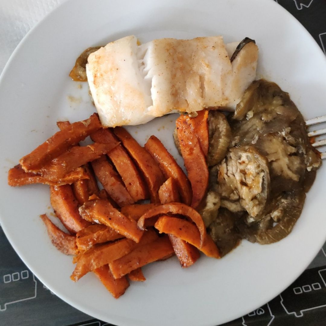 Merluza con boniato y berenjena. Merluza con boniato y berenjena.
