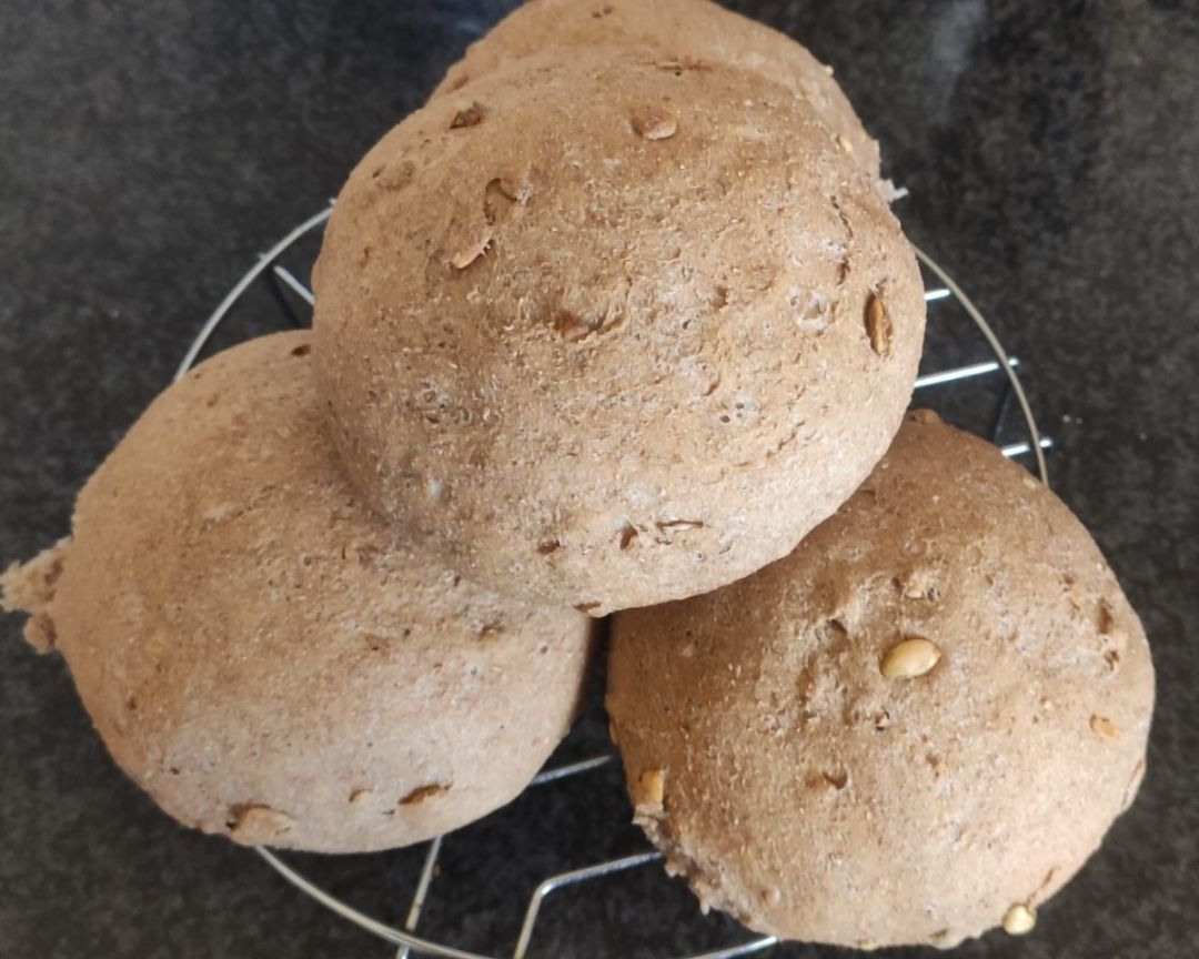 Pan integral con pipas. Pan integral con pipas.